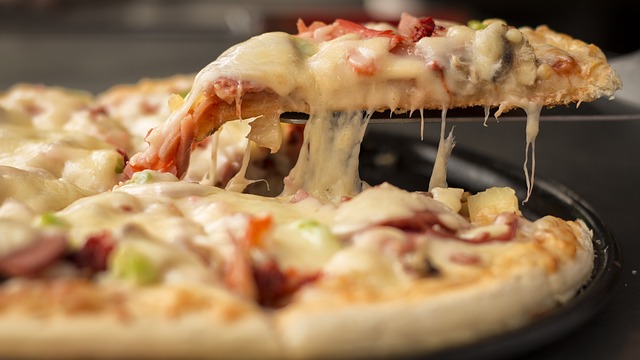 Sådan opnår du perfekt sprøde pizzaer i din hjemmebagte bageovn