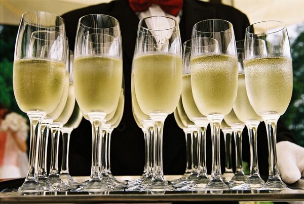 Lyngby Glas’ elegante champagneskål – perfekt til festlige anledninger